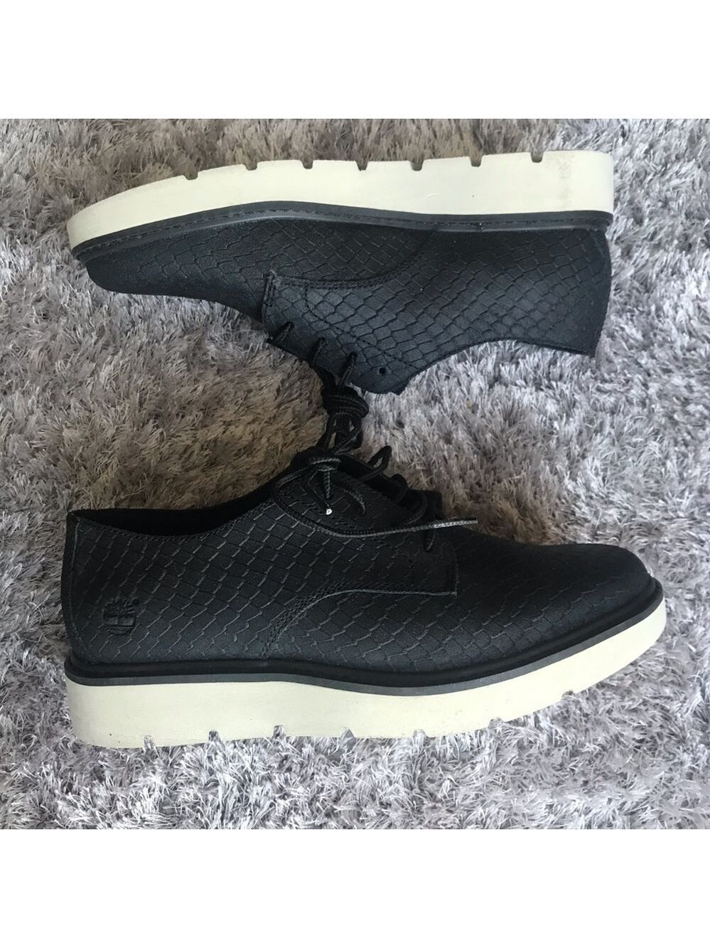 Minimalist Casual Timberland Women’s Black Oxford Sneakers